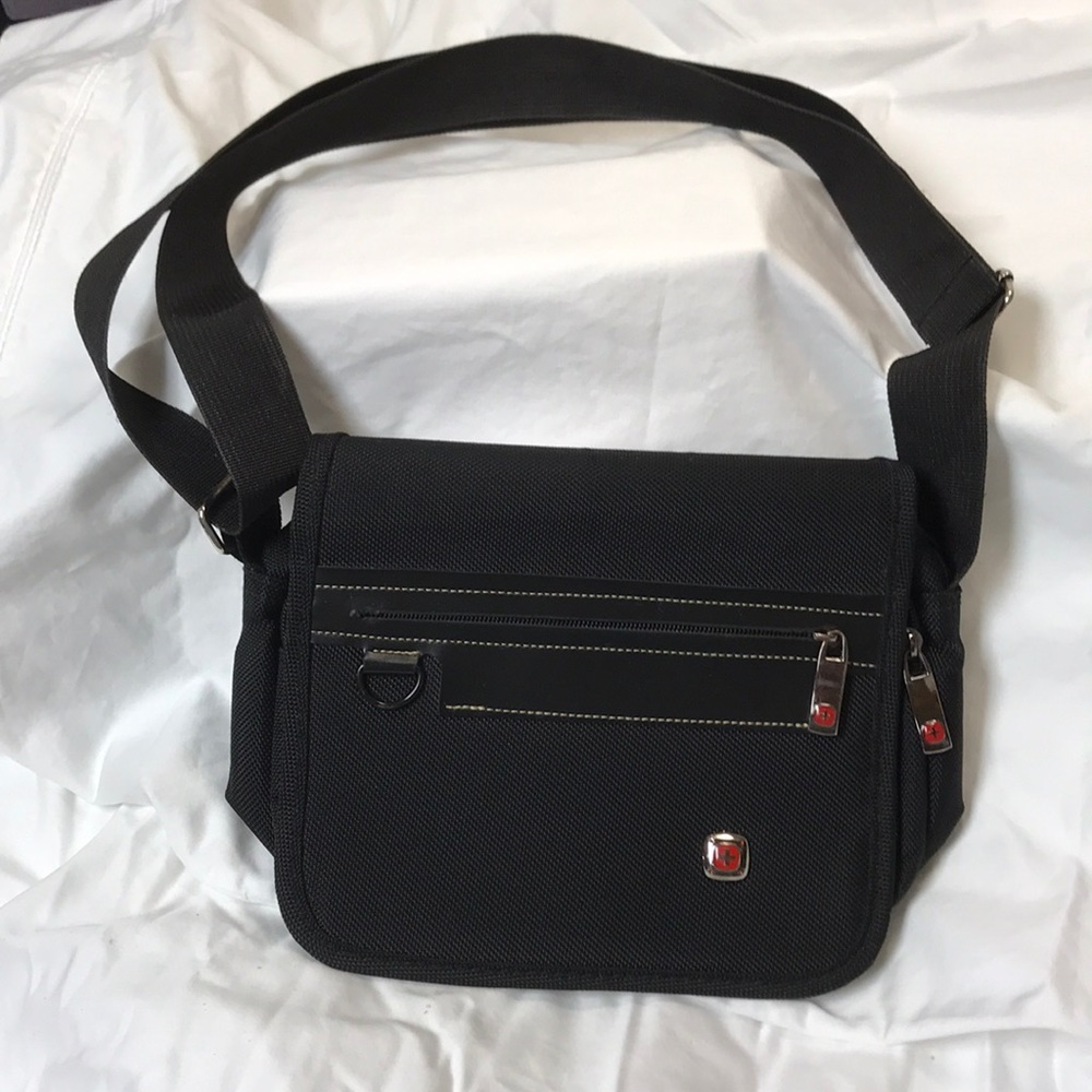 VICTORINOX/SWISS ARMY.  Women’s purse.  Black.